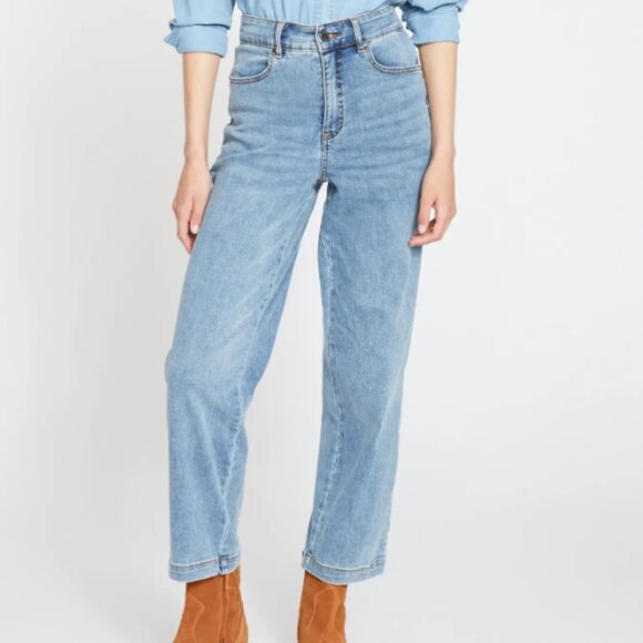NWT Universal Standard Elastic Waist Weekend Jeans Distressed Washed Indigo